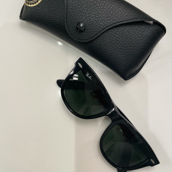 Ray-Ban Accessories - Oversized Ray-Ban Wayfarer